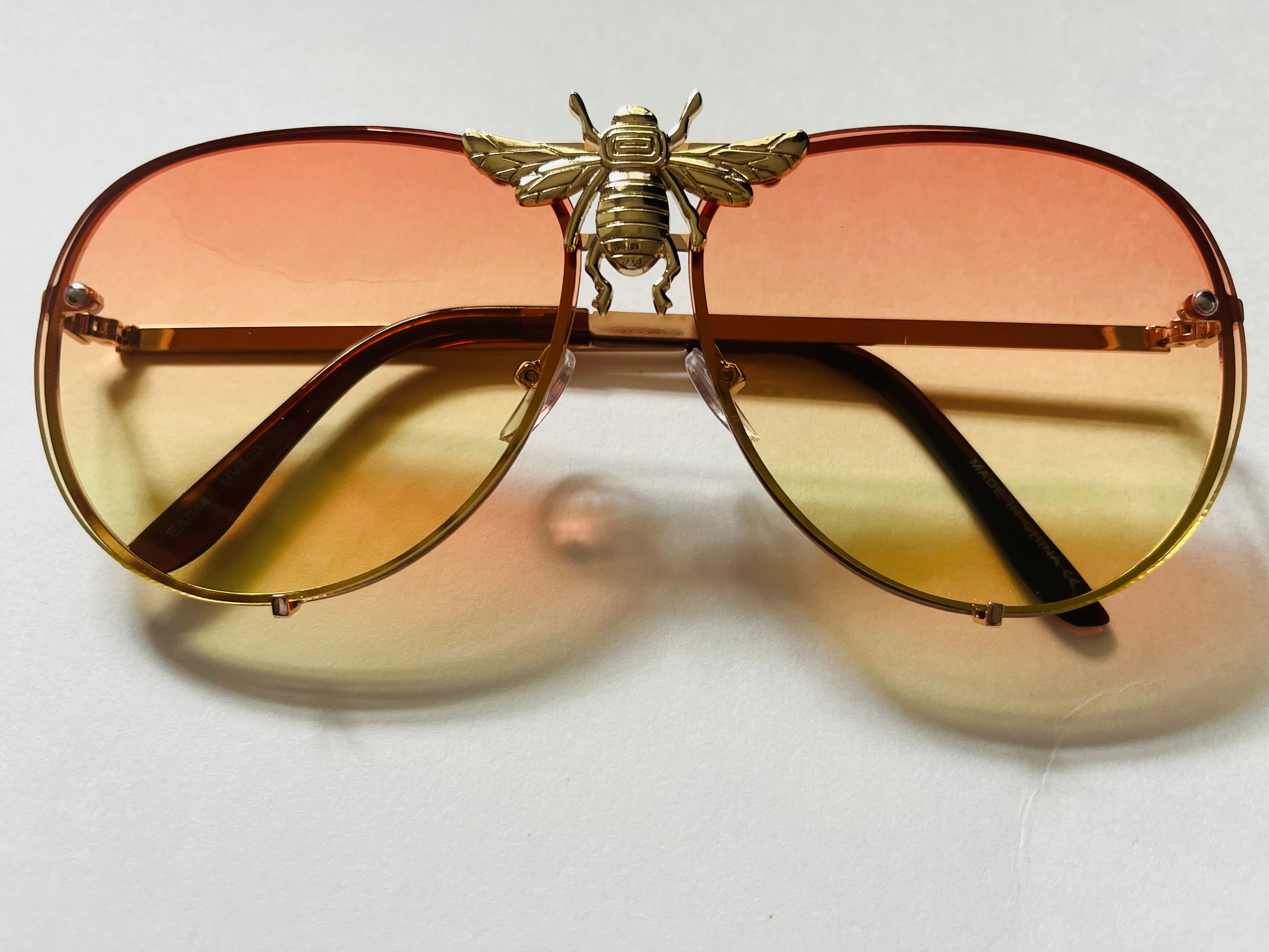 Gucci sunglasses with outlet bee in the middle